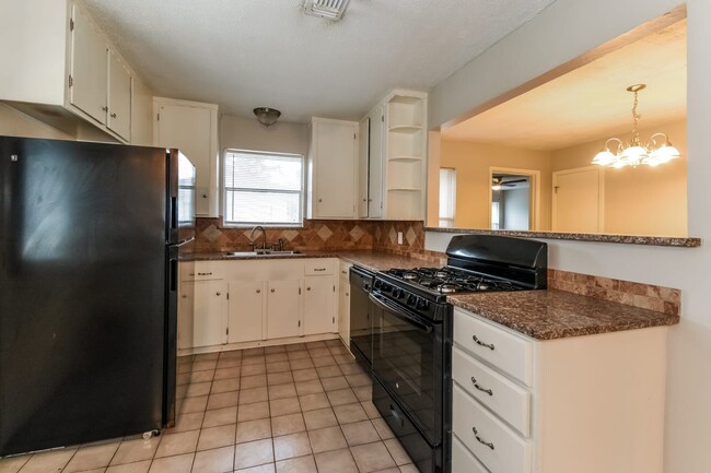 Building Photo - 6315 Cresta Place Dr