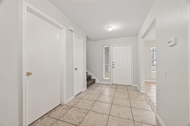 Building Photo - 5439 Baslow Dr