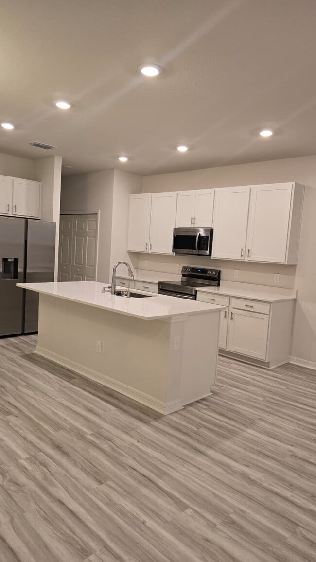 Foto del edificio - 527 Windy Willow Way