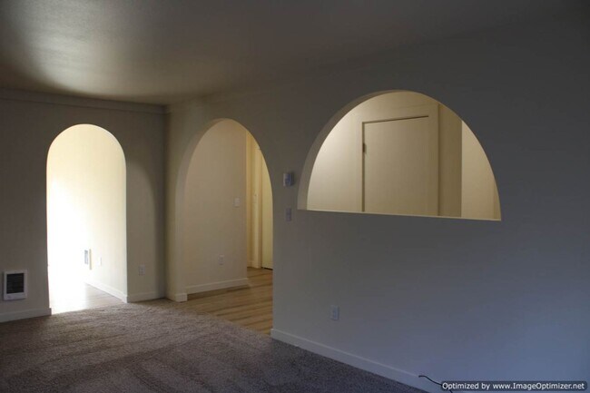 Foto del edificio - Bright Updated -2 bedroom 2 bath Duplex