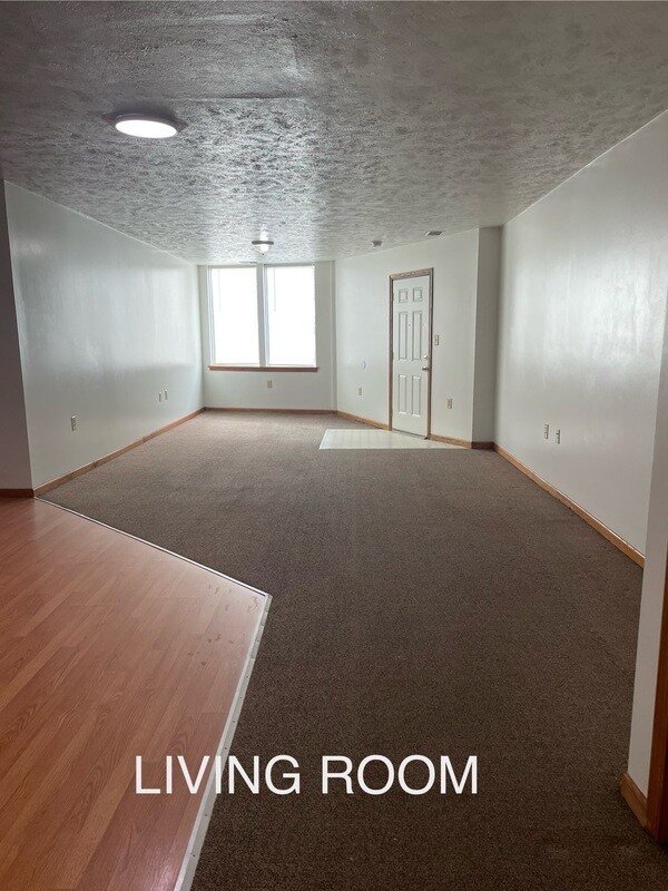 Building Photo - 102 N. Main St, Apt F
