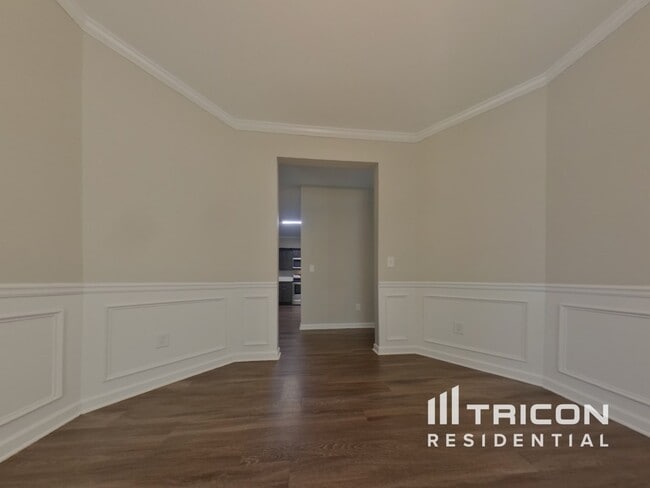 Building Photo - 28 Oakbrook Dr