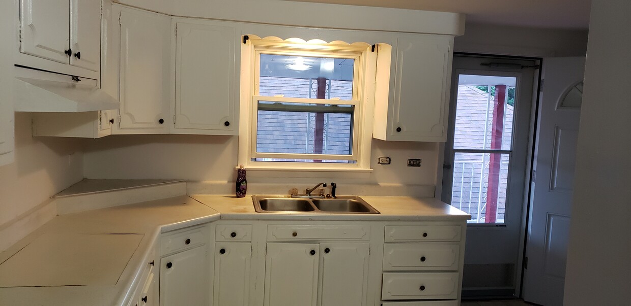 Kitchen - 1311 N 14th Ave