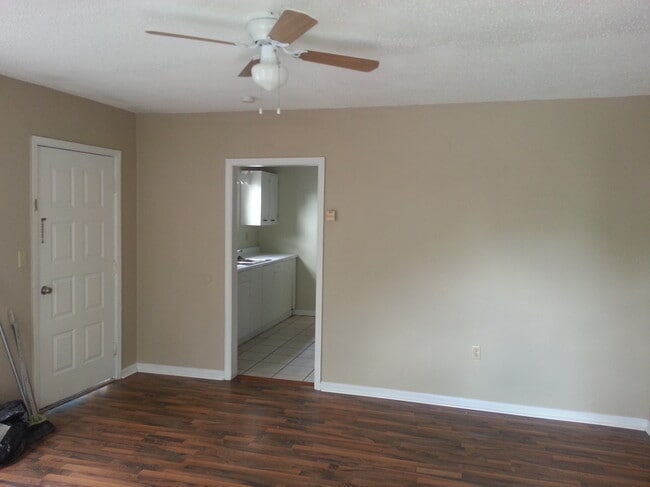 Building Photo - 1413