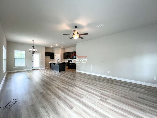 Foto del edificio - Beautiful 3 bedroom home centrally located...