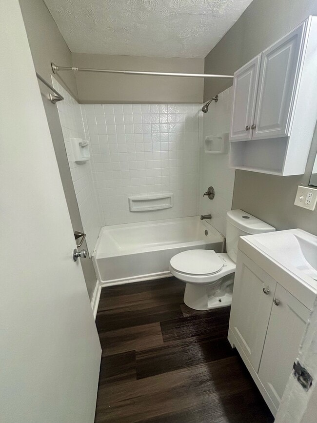 Building Photo - 615 Dresden Ave