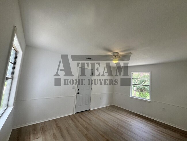 Building Photo - 108 Tillison St
