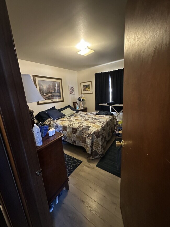 Building Photo - Charming 2 Bedroom, 1 Bathroom Northside Apartment- Available June 1st!!