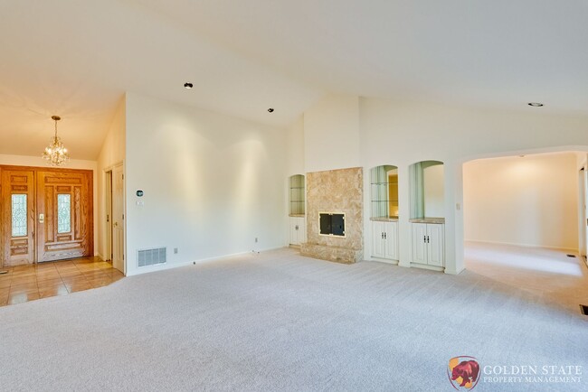 Foto del edificio - Spacious Los Altos Hills Home with Stunnin...