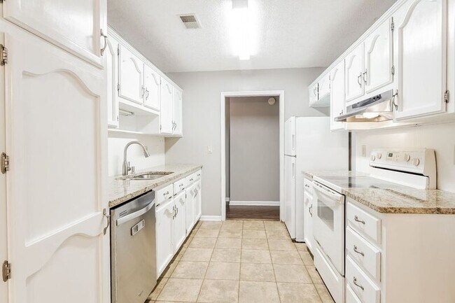 Foto del edificio - 2800 St Patrick Pl N