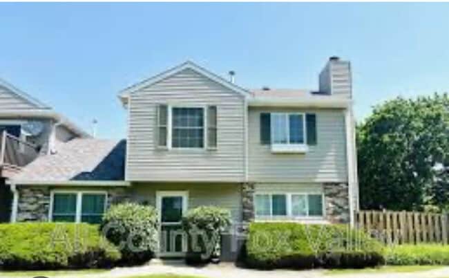 Building Photo - 79 Le Jardin Ct