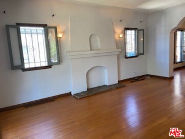 Building Photo - 444 N Curson Ave