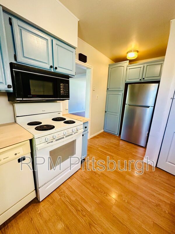 Building Photo - 6517 Rosemoor St