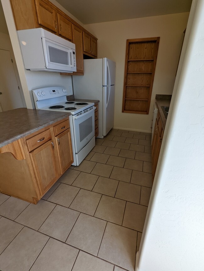 Building Photo - 354 W Hollamon St