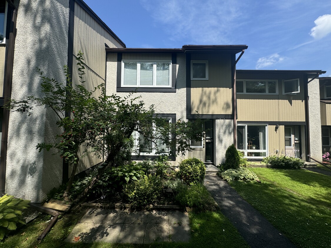 Primary Photo - 3691 Albion Rd