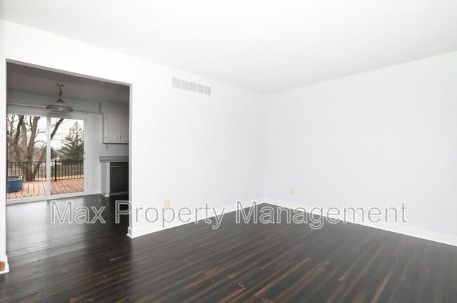 Foto del edificio - 2400 Rocklyn Dr