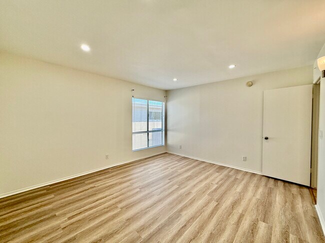 Foto del edificio - 5320 Zelzah Ave