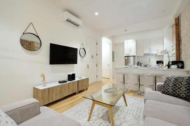 Foto del edificio - 348 W 45th St