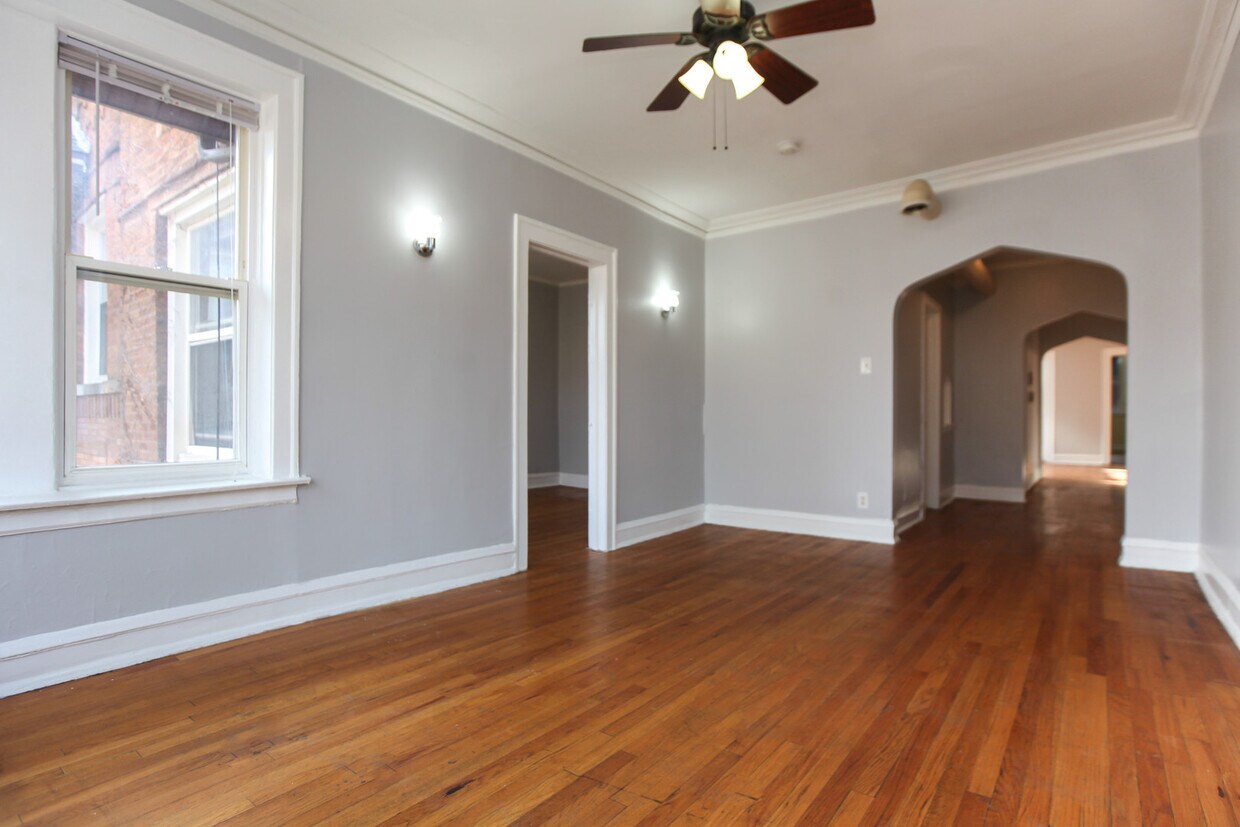 Building Photo - 8000 S Hermitage Ave