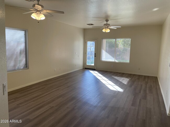 Foto del edificio - 1933 W Thompson Way