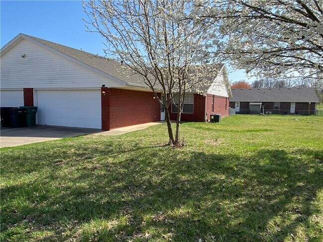 Building Photo - 816 E Audrey Ln