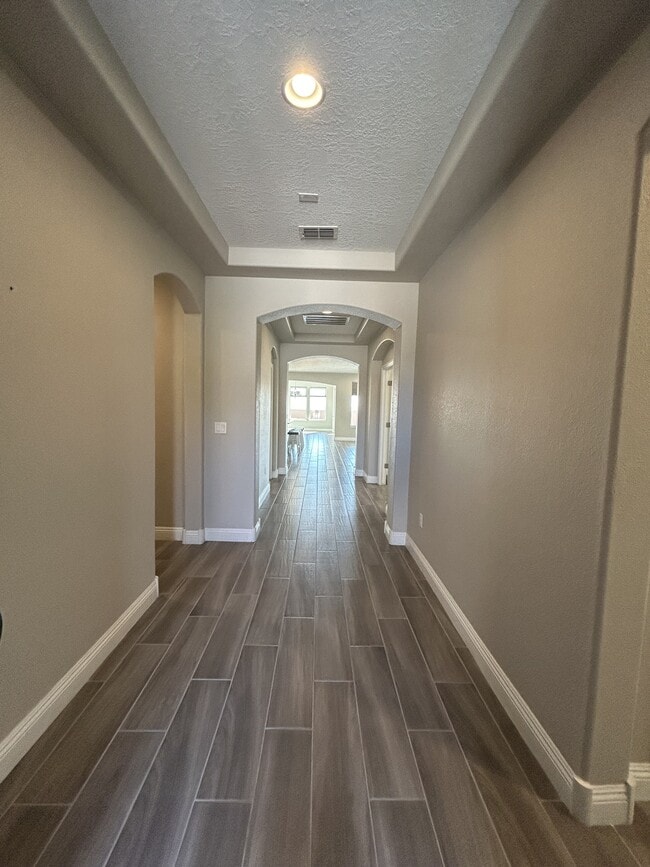 Building Photo - 2764 Kings Canyon Loop NE