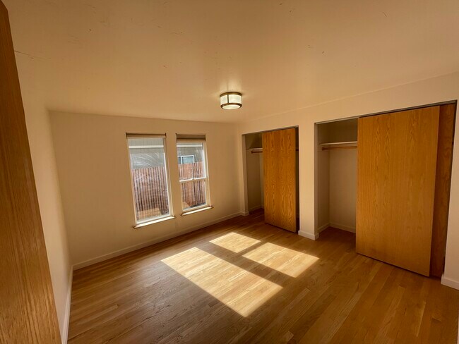 Foto del edificio - 813 NW Ogden Ave