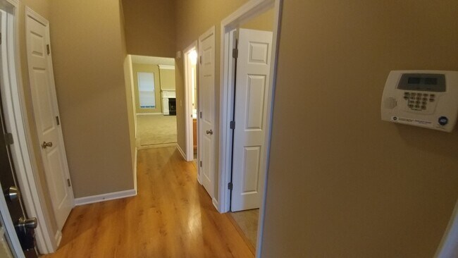 Building Photo - Will Accept Housing Choice Voucher - - Tot...