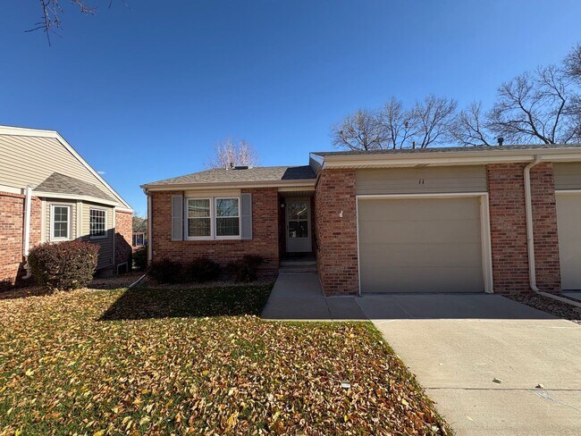 Foto del edificio - Updated 3BD/2BA with Garden Basement & Low Maintenance Living