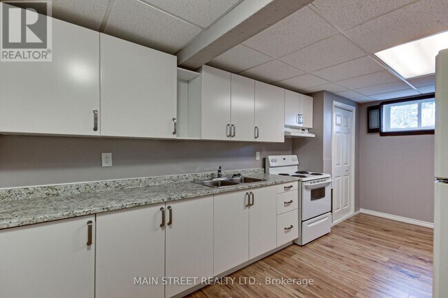 Photo du bâtiment - 14877 Regional Rd 1