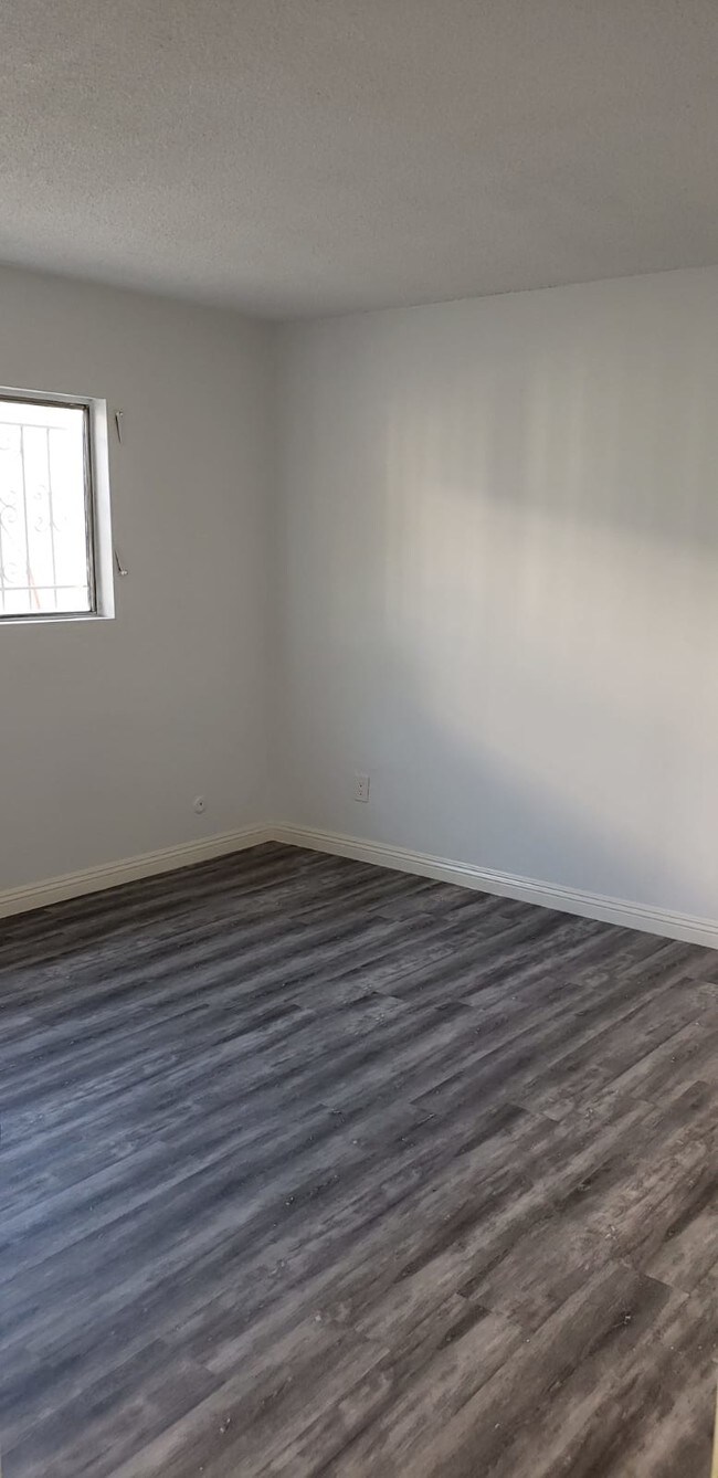 Foto del edificio - 4553 W 17th St