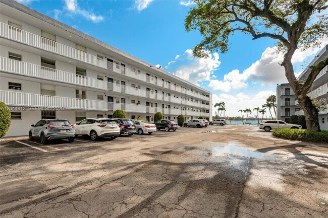 Foto del edificio - 447 NE 195th St