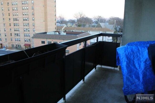 Foto del edificio - 555 Gorge Rd