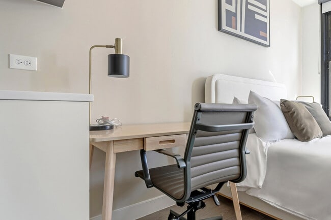 Building Photo - 21 E Chestnut St