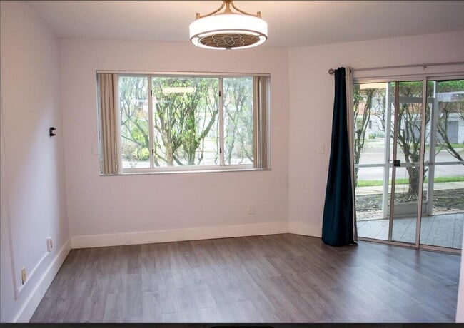 Foto del edificio - 992 NW 93rd Ave