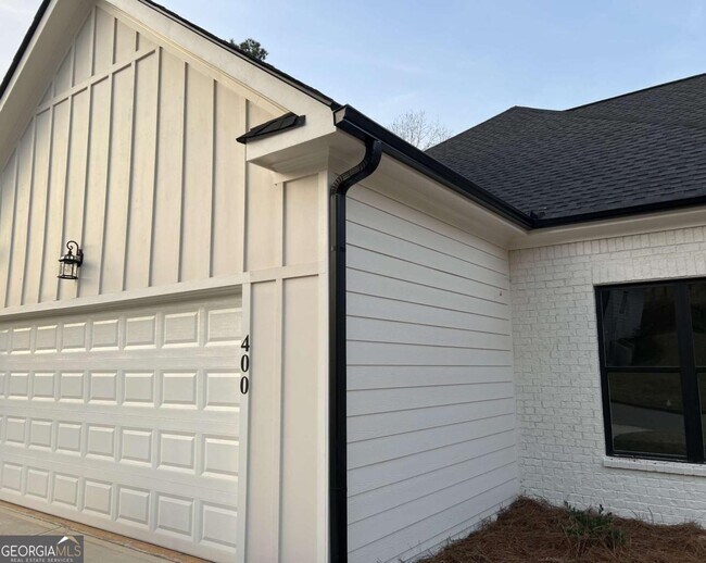 Foto del edificio - 400 Ansley Dr
