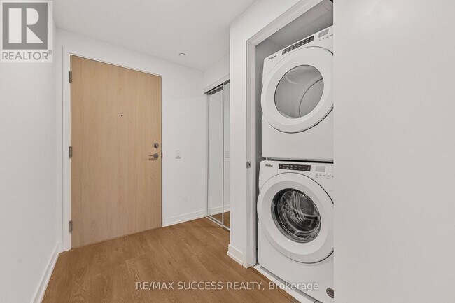Photo du bâtiment - 181 Sheppard Ave E