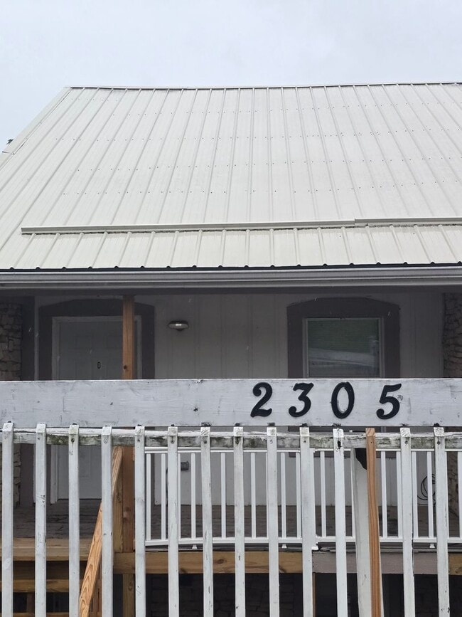 Building Photo - 2305 Southridge Dr