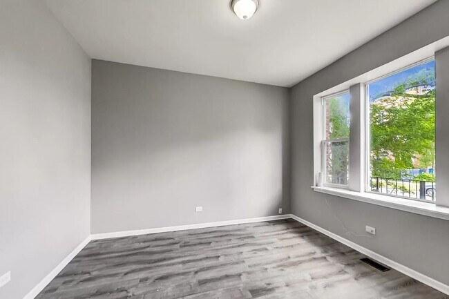 Building Photo - 3829 W Maypole Ave