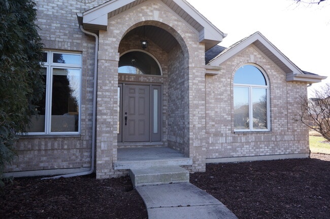 Building Photo - 8566 Huckins Dr
