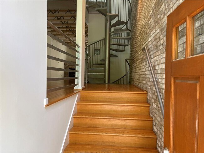 Foto del edificio - 1325 Peachtree View NE
