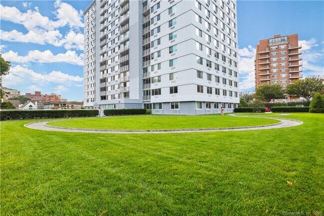 Building Photo - 1 Strawberry Hill Ave