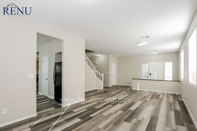Foto del edificio - Now Available!