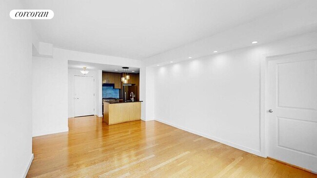 Foto del edificio - 5-49-49 Borden Ave