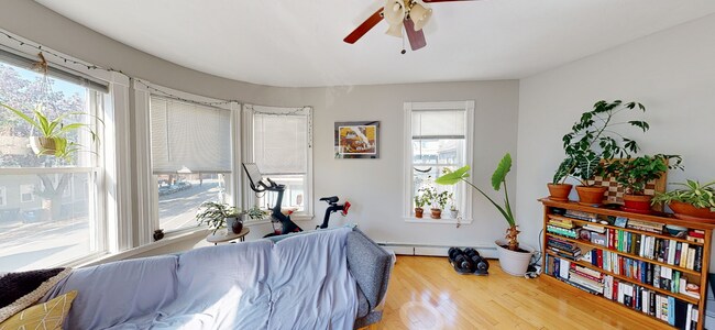 Building Photo - 33 Pleasant St