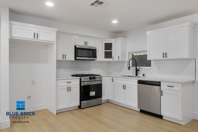 Building Photo - 2708 Cochran Ave