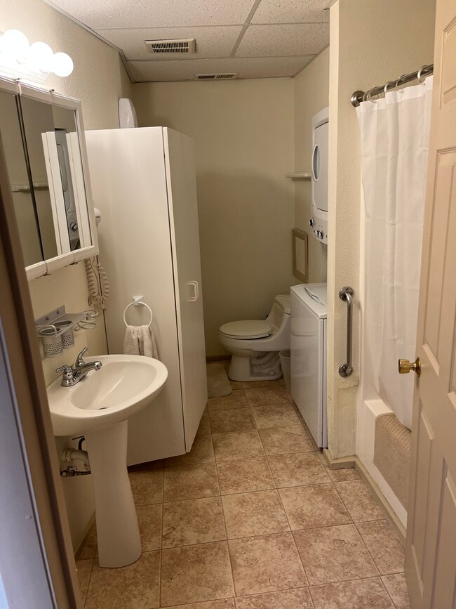 Building Photo - 1227 Parkhill Dr