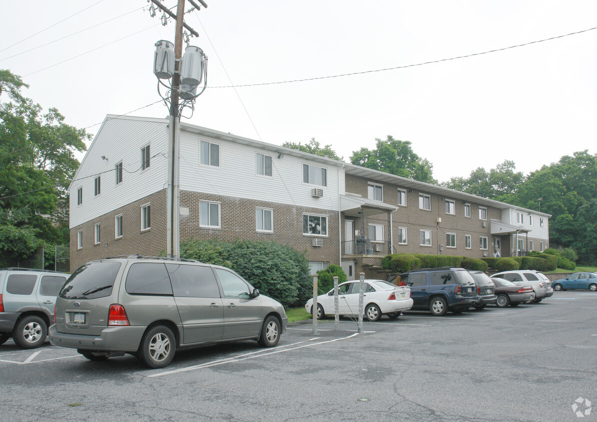 Building Photo - 5660 - 5670 Lancaster St