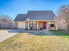 Building Photo - 4104 SW Rolling Hills Dr