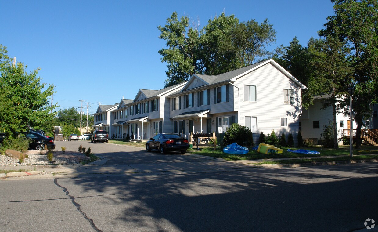Primary Photo - 125-139 Stoddard Ave